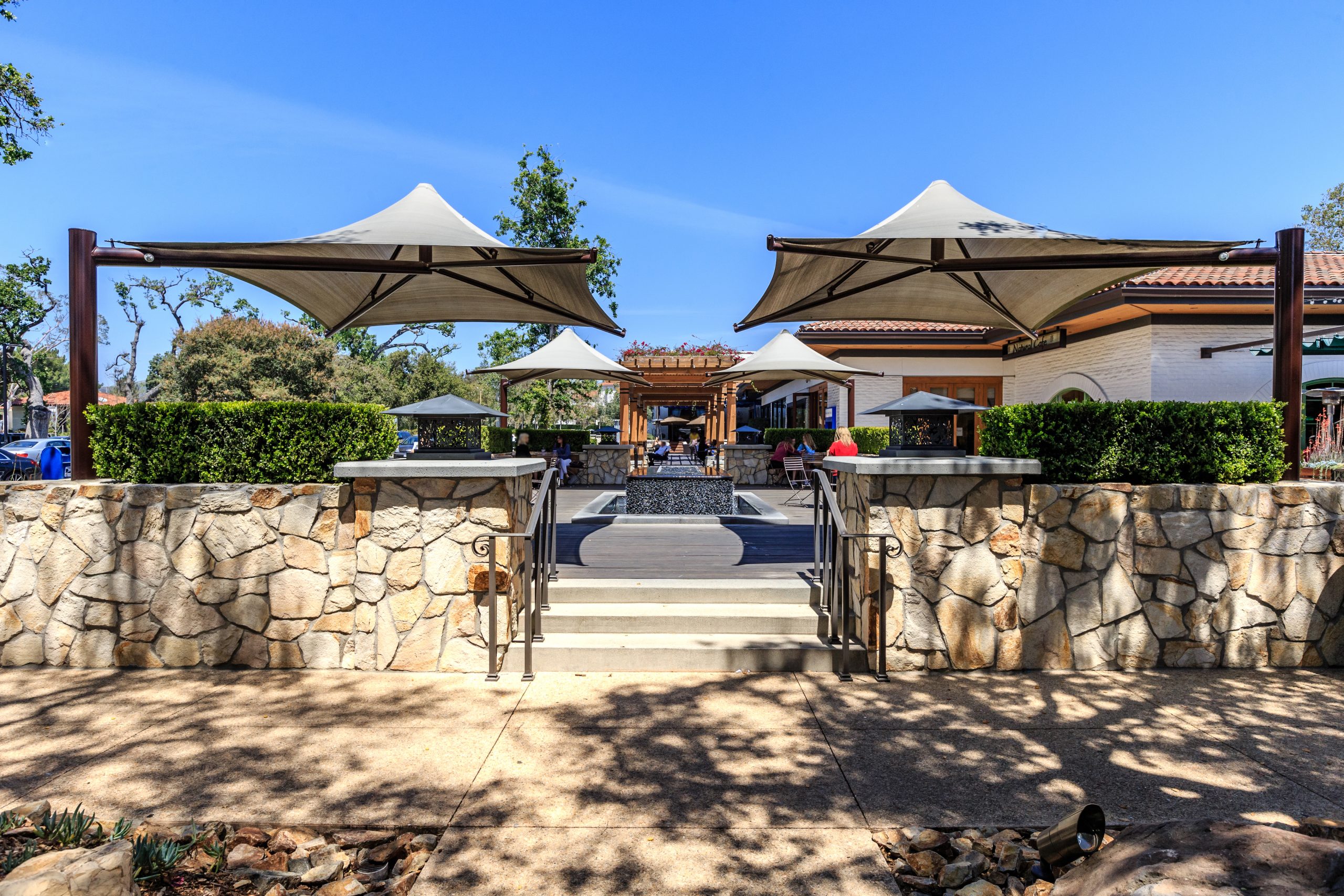 westlake plaza exterior view of patio with large umbrellas